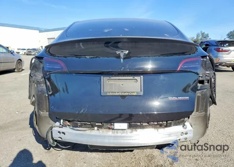 2023 Tesla Model Y z USA, uszkodzony, nr VIN 7SAYGDEFXPF877208
